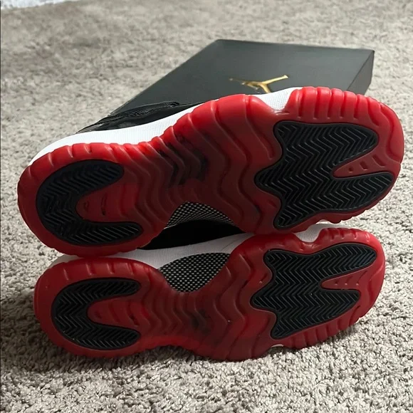 Used boys size 7 Air Jordan 11 Retro Low ‘Bred - Picture 7 of 8